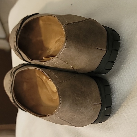 Woman shoes - Picture 2 of 3